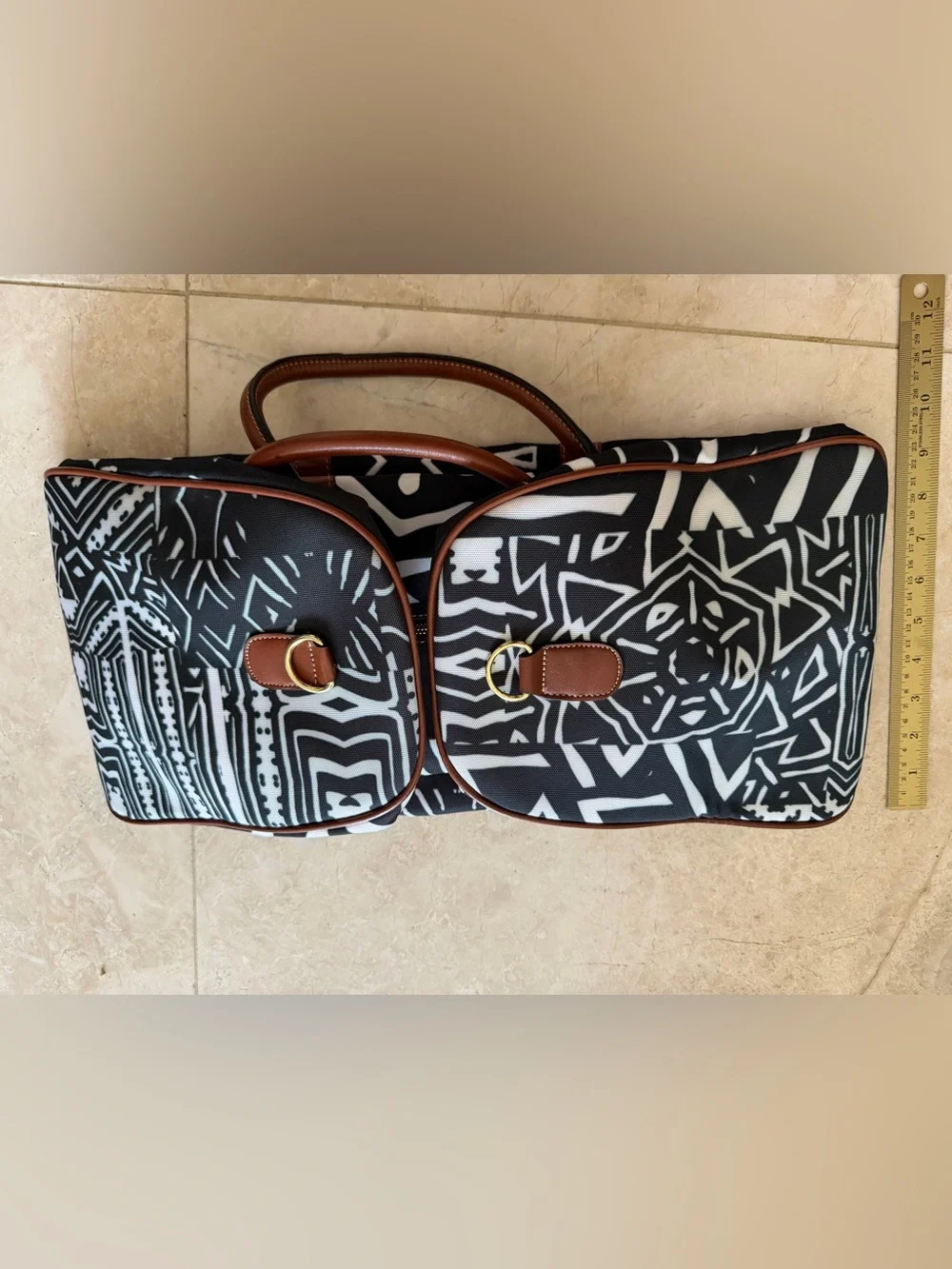 NWOT Black White Geometric Pattern Training Duffle Bag Gym Travel Athleisure